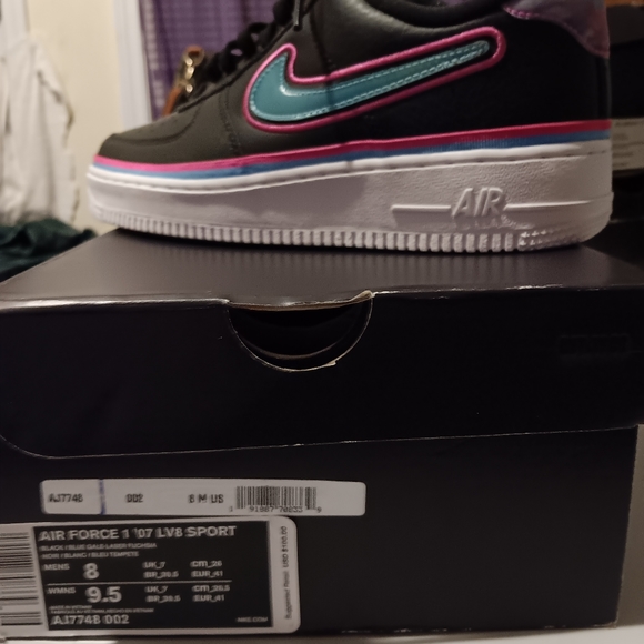 Women nikes - Picture 3 of 4